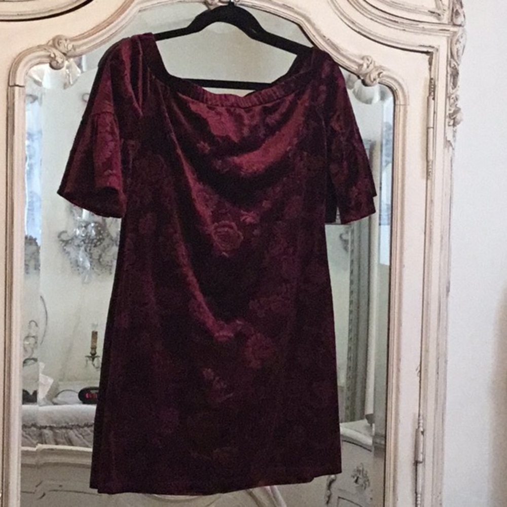 New BURGUNDY VELVET RUFFLED SLEEVE DRESS MEDIUM